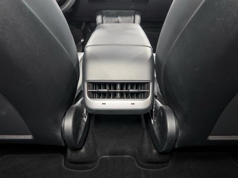 Used 2024 Tesla Model Y Long Range AWD/4WD image 19
