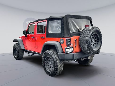 Used 2016 Jeep Wrangler Unlimited Rubicon w/ Connectivity Group image 4
