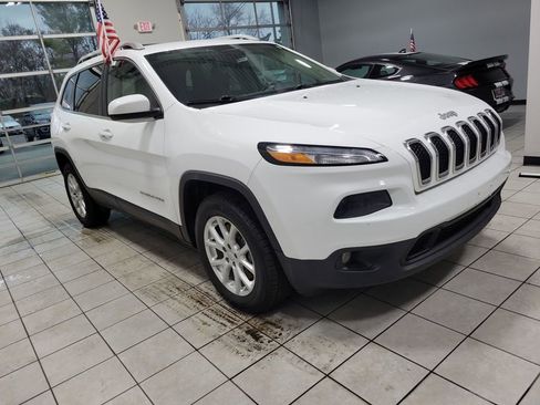 Used 2018 Jeep Cherokee Latitude Plus image 9