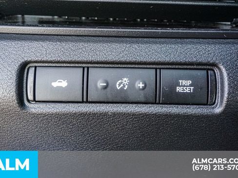 Used 2025 Nissan Altima 2.5 SV FWD image 43