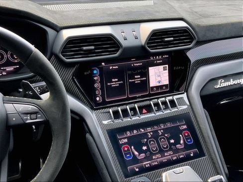 Used 2024 Lamborghini Urus Performante AWD/4WD image 20