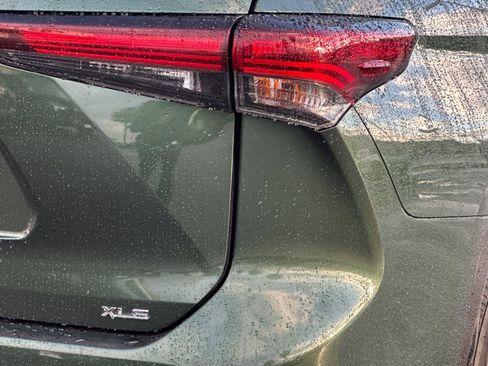 Used 2024 Toyota Highlander XLE image 26