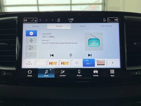 Certified 2025 Chrysler Pacifica Select image 19