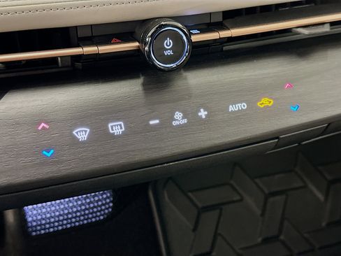 Used 2023 Nissan Ariya FWD image 24