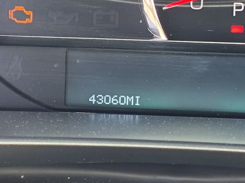 Used 2011 Cadillac DTS Luxury FWD image 27