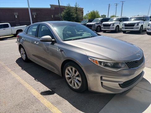 Used 2018 Kia Optima EX w/ Premium Package FWD image 3