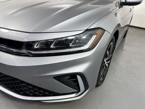 Used 2025 Volkswagen Jetta SE FWD image 28