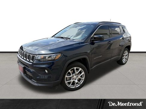 Used 2024 Jeep Compass Latitude AWD/4WD image 1