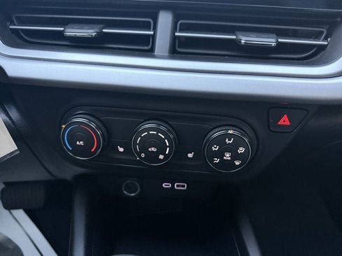 Used 2024 Chevrolet Trax RS w/ Sunroof Package image 21