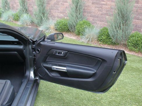 Used 2017 Ford Mustang Coupe RWD image 26