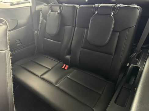 Used 2022 Ford Explorer XLT w/ Equipment Group 202A AWD/4WD image 37