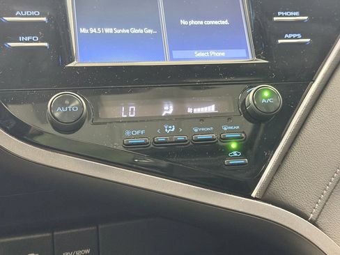Used 2018 Toyota Camry SE w/ Moonroof Package FWD image 45