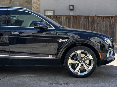 Used 2018 Bentley Bentayga image 11