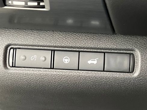 Used 2025 Nissan Pathfinder SL FWD image 42
