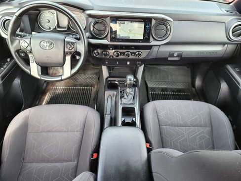 Used 2016 Toyota Tacoma TRD Off-Road w/ Towing Package image 12