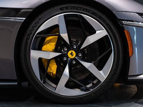 Certified 2025 Ferrari 12Cilindri RWD image 15