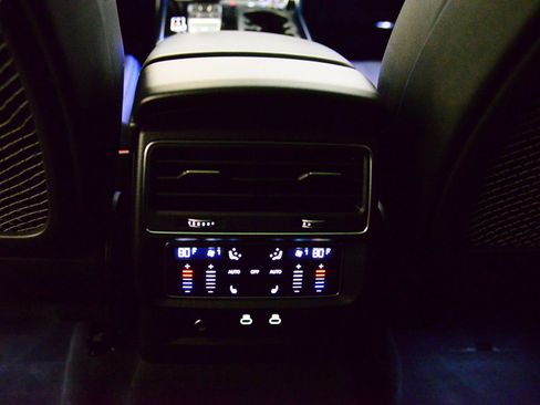 Used 2023 Audi SQ8 Premium Plus w/ SQ8 Luxury Package image 25