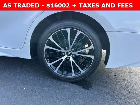 Used 2020 Toyota Camry SE image 10