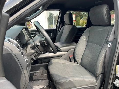 Used 2019 RAM 2500 Big Horn w/ Black Appearance Package AWD/4WD image 11