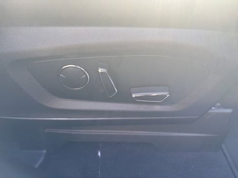 Used 2020 Ford Explorer Limited image 17