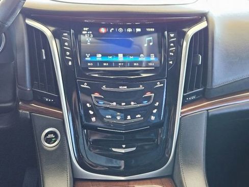Used 2020 Cadillac Escalade Premium Luxury image 22