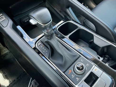 Used 2025 Kia Telluride S AWD/4WD image 17