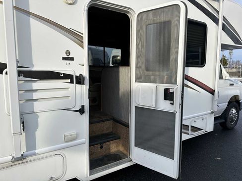 Used 2011 Ford E-450 and Econoline 450 Super Duty w/ Motorhome Prep Pkg image 12