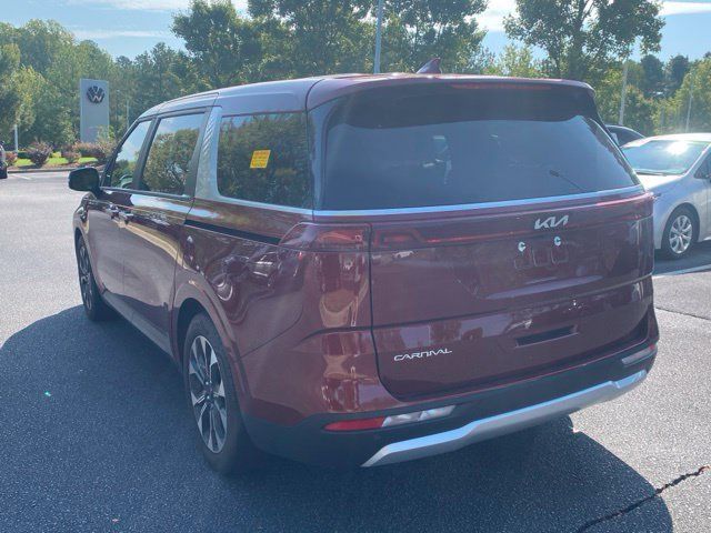 Used 2024 Kia Carnival EX FWD image 3