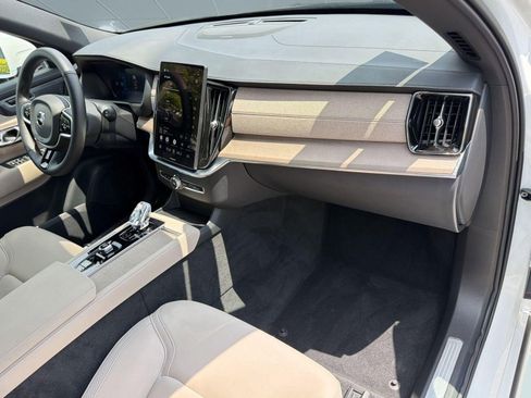 Certified 2025 Volvo XC90 B6 Plus AWD/4WD image 31