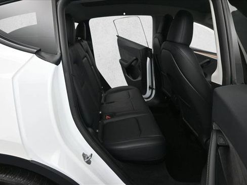 Used 2025 Tesla Model Y Long Range RWD image 21