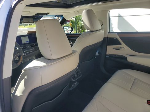 Certified 2024 Lexus ES 350 Ultra Luxury image 12