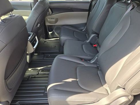 New 2026 Kia Carnival LXS image 10