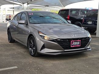 Used 2023 Hyundai Elantra SEL video 3
