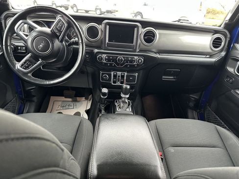 Used 2018 Jeep Wrangler Unlimited Sahara w/ Cold Weather Group image 21