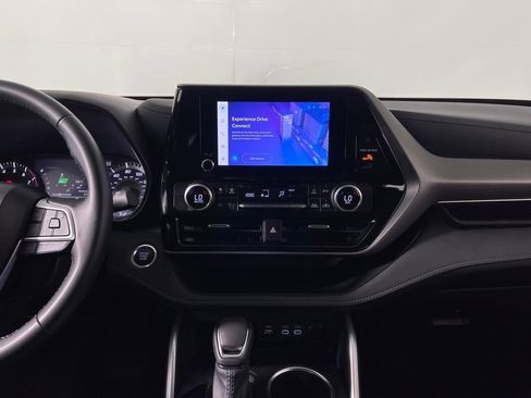 Certified 2024 Toyota Highlander LE image 15