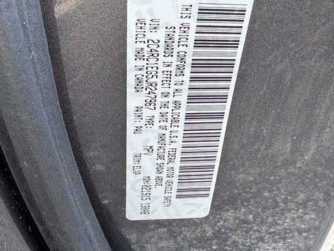 Used 2018 Chrysler Pacifica Touring-L Plus FWD image 35