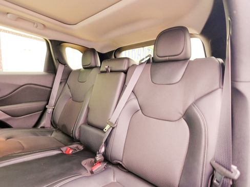 Used 2022 Jeep Cherokee Latitude Lux w/ Sun & Sound Group image 30