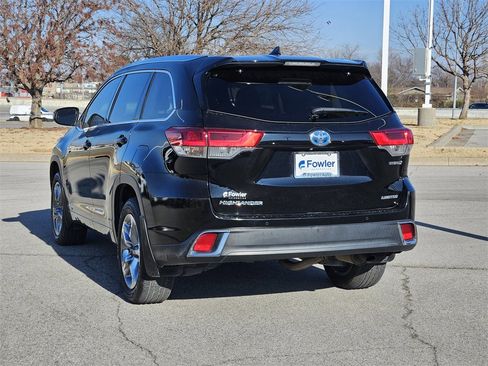 Used 2017 Toyota Highlander Limited Platinum image 4