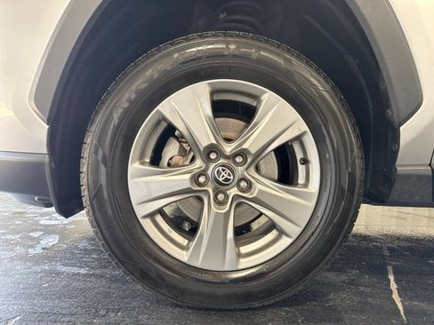 Used 2024 Toyota RAV4 XLE AWD/4WD image 8