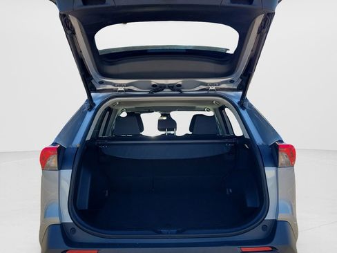 Certified 2022 Toyota RAV4 XLE w/ Convenience Package FWD image 9