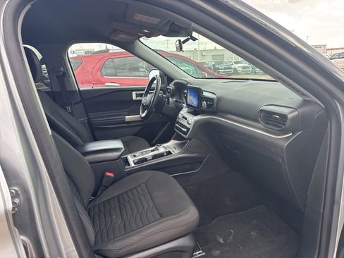 Used 2020 Ford Explorer XLT image 14