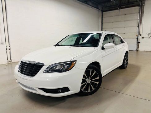 Used 2013 Chrysler 200 Touring w/ S Exterior Appearance Pkg FWD image 1