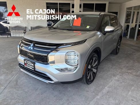 Used 2025 Mitsubishi Outlander SE FWD image 8