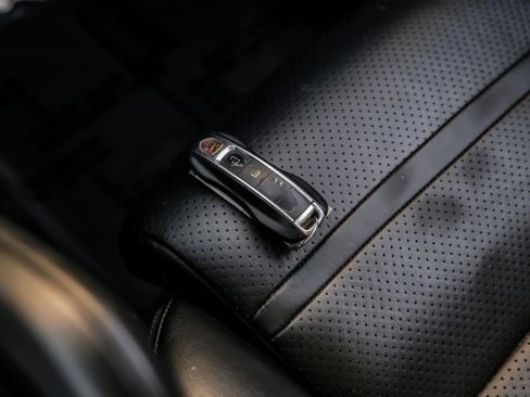 Used 2020 Porsche Cayenne S image 57