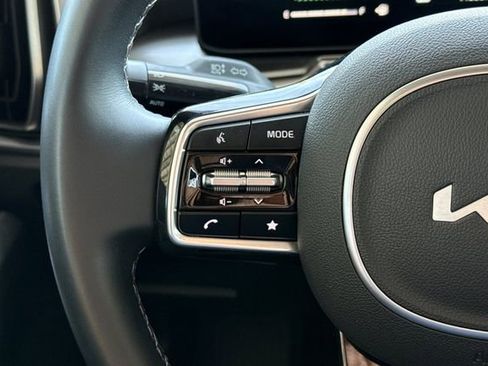 Certified 2025 Kia Sorento S image 32