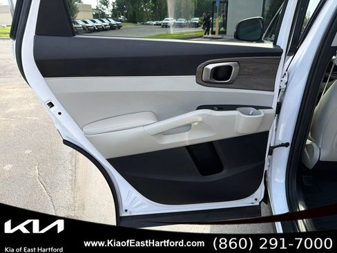 Used 2023 Kia Sorento S w/ Panoramic Sunroof Package AWD/4WD image 17
