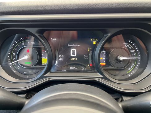 Used 2024 Jeep Wrangler Unlimited AWD/4WD image 18