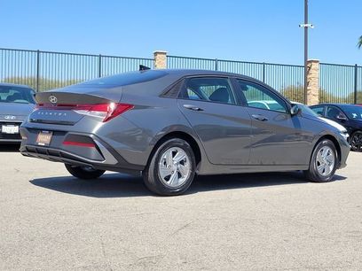 New 2026 Hyundai Elantra SE