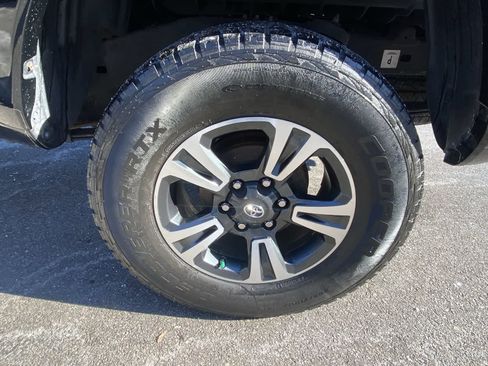 Used 2016 Toyota Tacoma TRD Sport image 12