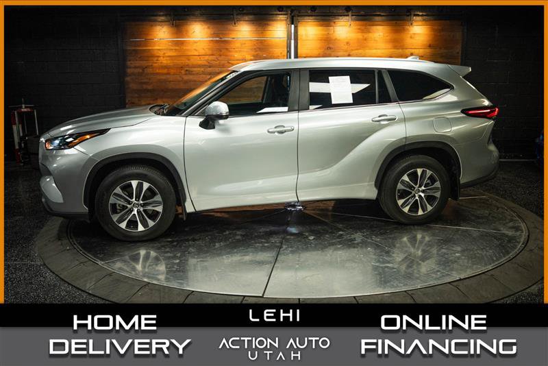 Used 2023 Toyota Highlander XLE AWD/4WD image 1